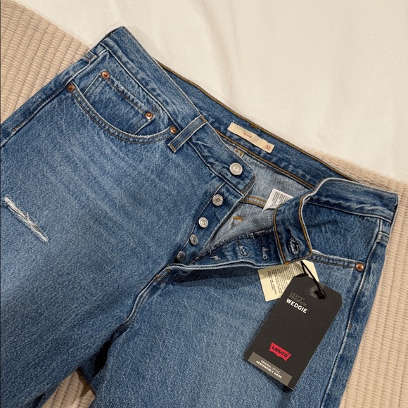 Levi's Wedgie - Picture 3 of 3